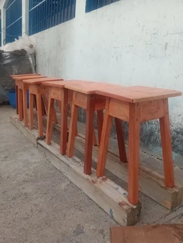 Promoção!Banquinho tamborete de madeira maciça envernizada 79,00