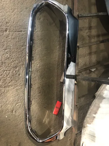 Grade frontal cromada Fiat toro 2024 sem detalhe