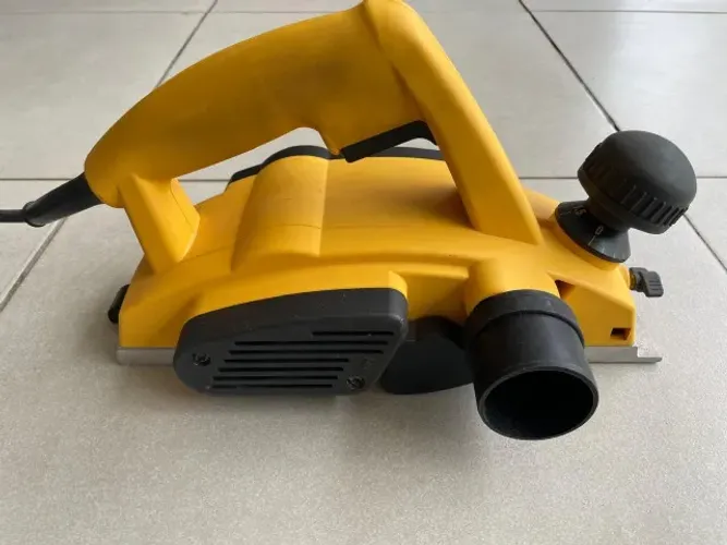 Plaina elétrica DeWalt DW677 600W 220V