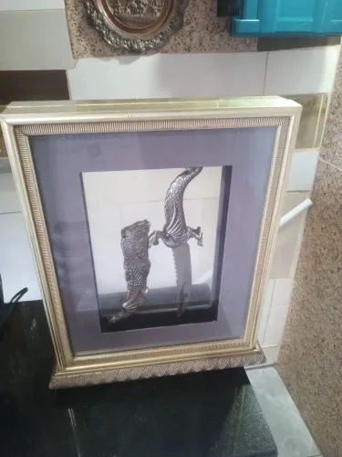 ESCULTURA COM ADAGA