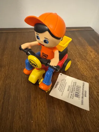 Brinquedo moto de plastico com motor friccão
