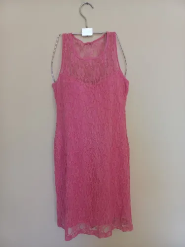 Vestido Renda Rosa - Tamanho M - Bonito e Confortável. Curto