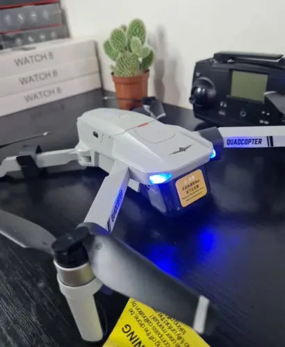 Drone Kf 102  Quadcopter com Câmera e Luzes LED