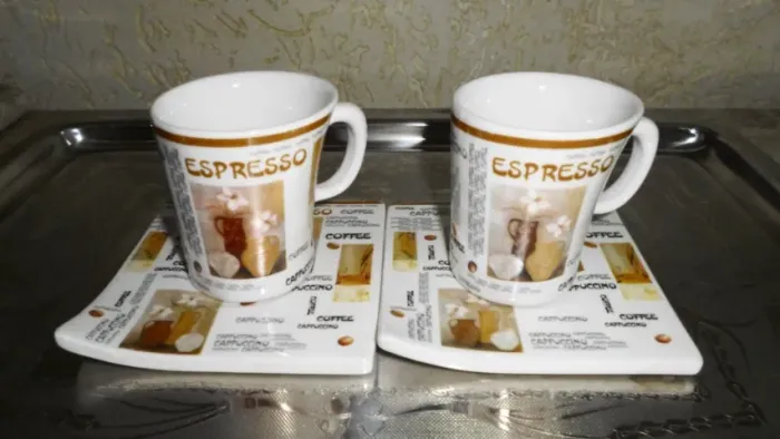 PAR DE XÍCARAS E PIRES DE CAFÉ SOLECASA PORCELANA- ( Tema Espresso-Cappuccino)  