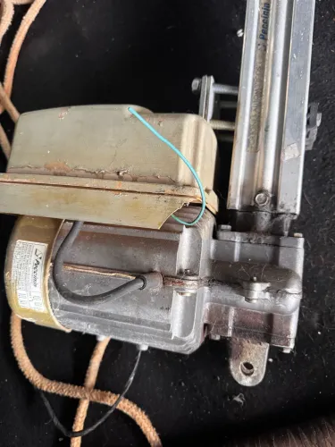 Motor peccinin basculante