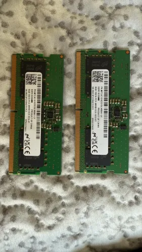 Duas Memória RAM 8GB DDR5 SODIMM
