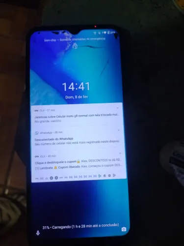 Celular moto g8 Power lite 64g de memória unico defeito na tela trincada mais funciona