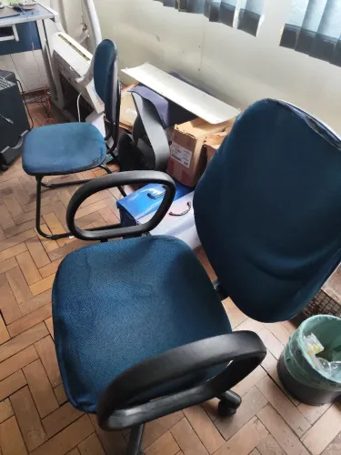 VENDO CADEIRA PARA ESCRITÓRIO, COM RODAS