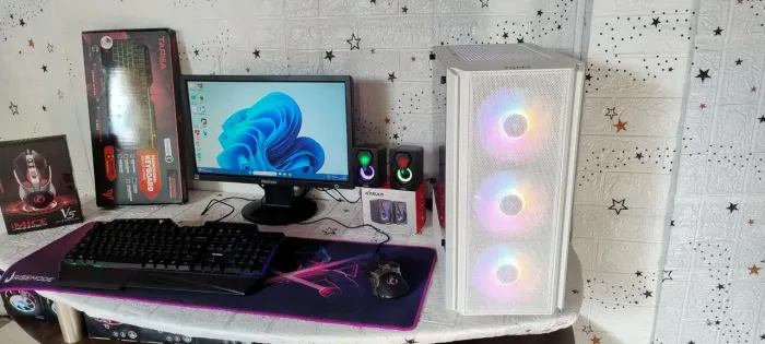 Computador i3, 8gb Memória ram, ssd 256gb, HD 500gb, monitor 19 polegadas 