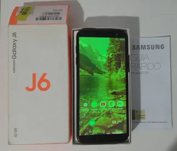 Smartphone Samsung Galaxy J6 com defeito na tela. Tem TV digital