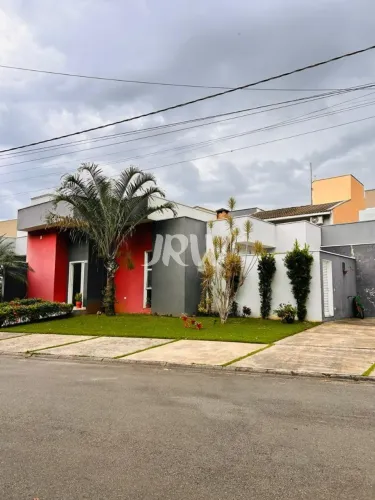 CASA A VENDA NO CONDOMÍNIO ILHA DAS AGUAS NA CIDADE DE SALTO SP