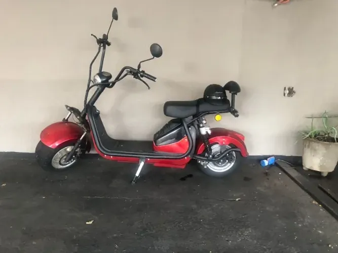 Scooter Vermelha Lindona 