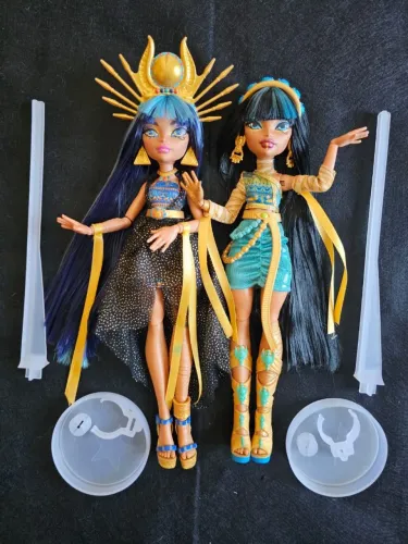 Lote 2 bonecas Monster High Cléo de Nile 
