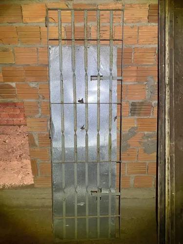 Portão de ferro pra vender logo 