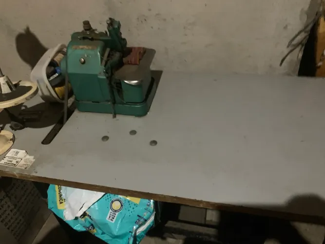 Máquina de costura completa