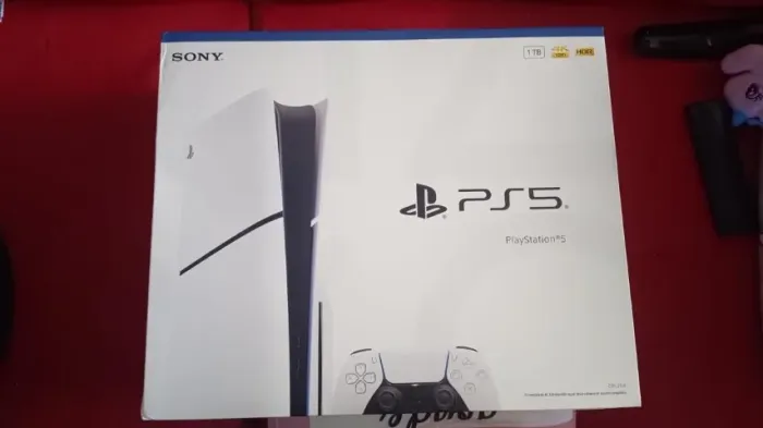 PS5 1TB 2. 02 controles e 2 meses de uso 