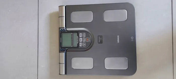 Balança de bioimpedância OMRON