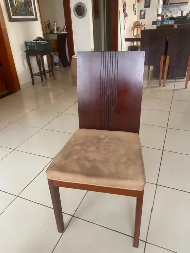 Mesa quadrada e oito cadeiras 