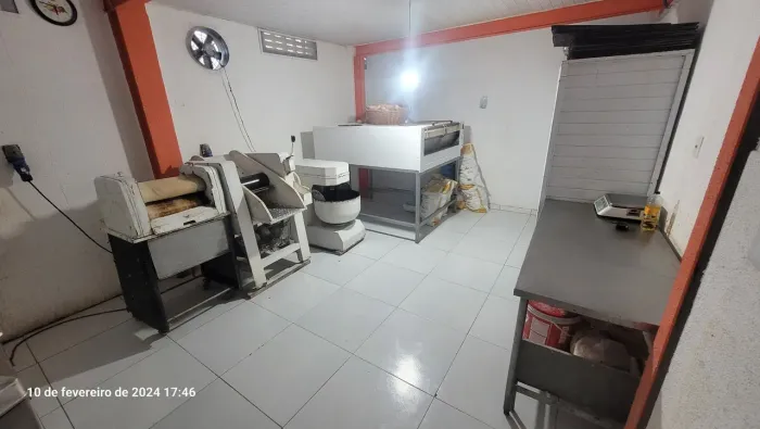 Vende-se padaria completa. * 
