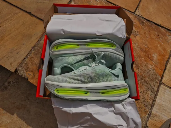 Nike Vomero Premium Barely Volt (ORIGINAL)