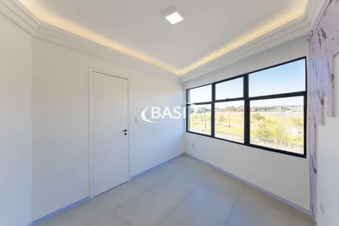 Sala Comercial à Venda no Cristo Rei, Curitiba - Oportunidade!