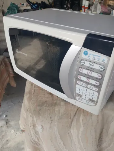Microodas Eletrolux modelo MTD30 em ótimo estado funcionando tudo ok, sou zleste Itaquera 