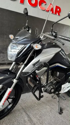Titan 160