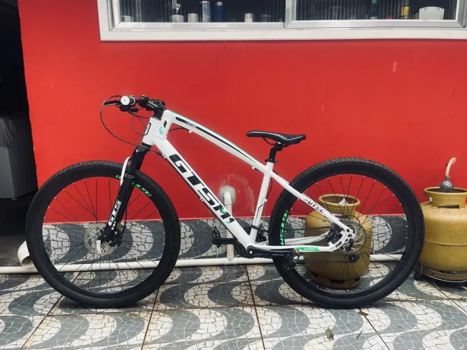 Vendo bicicleta semi nova GTI