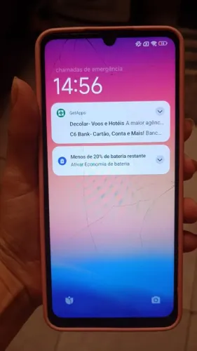 Vendo celular Redmi 13c com 128 gigas ele está trincado porém não interfere em nada