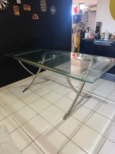 Mesa 1,80x0,90 em alumínio com tampo de vidro