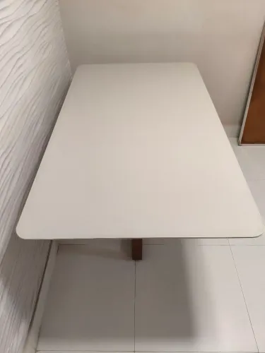 Mesa MDF laqueada 6 lugares (com pequeno trincado)