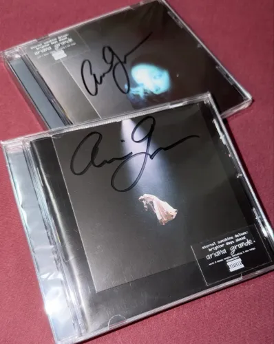 Ariana Grande Eternal Sunshine Brighter Days 2CDs AUTOGRAFADOS