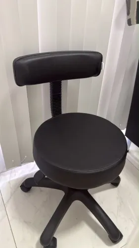 Mocho Profissional com Encosto e Rodízios - Excelente Estado