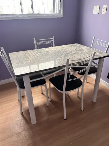 Mesa de jantar retangular de granito (4 lugares)