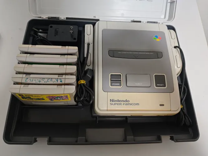 Super Famicom com maleta, 5 jogos e 2 controles originais