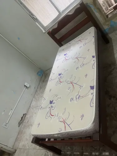 Cama de madeira