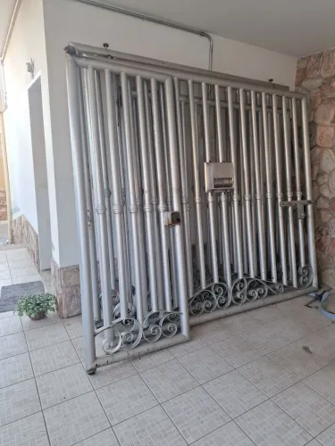 Portão de grade chapa 14 em perfeitas condições só pintar.