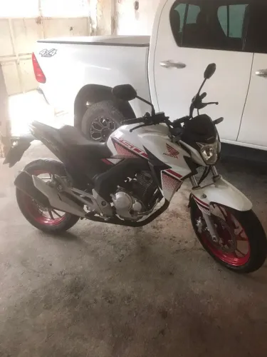 HONDA CB Twister 250 branca