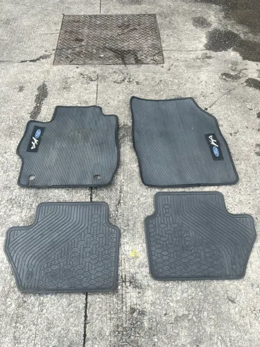 Vendo conjunto de tapete para Ford ka modelo 2015 para cima