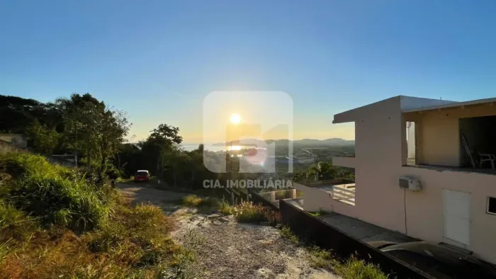 Terreno com vista no Ribeirão da Ilha