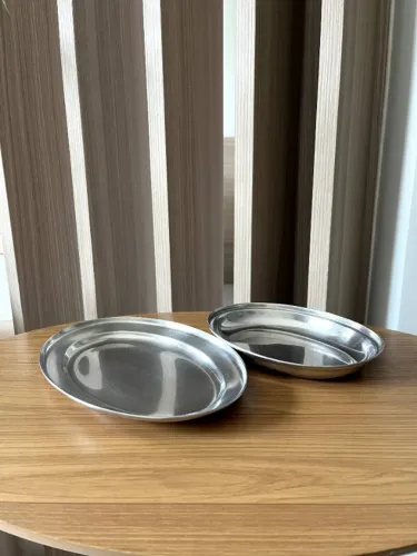 2 pratos de Aço Inox