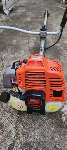 Vendo roçadeira vulcan 43 cilindradas.