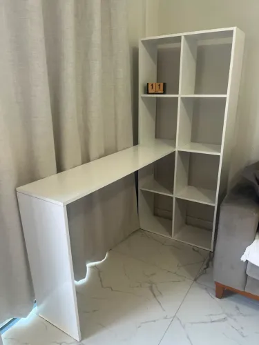 Escrivaninha de canto novíssima