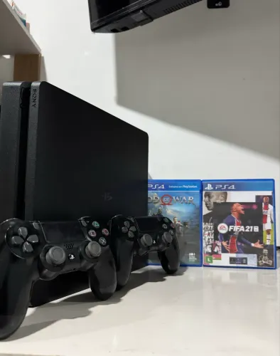 PS4 PlayStation 4 Slim - 1TB + 2 controles (Aceito Cartões).