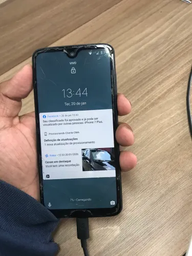 Moto g7 plus 32gb só traseira trincada 