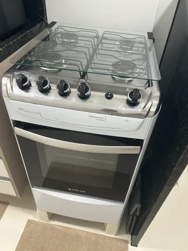 Fogão 4 bocas e forno