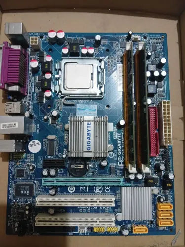 Kit Motherboard+CPU Core2Quad+4Gb RAM
