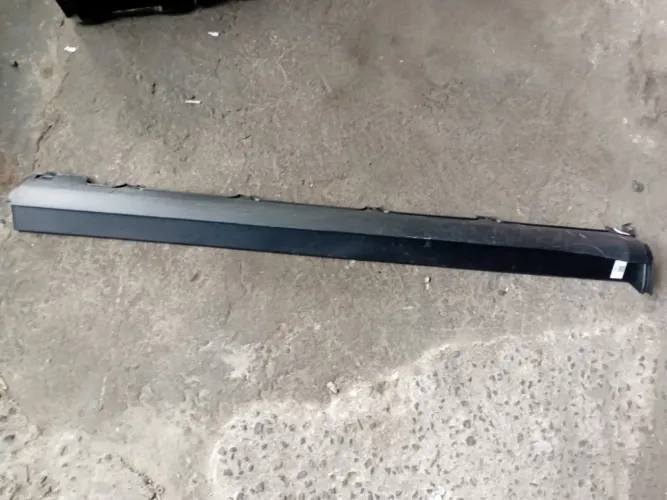 Spoiler Lateral Esquerdo Fiat Toro 2024 