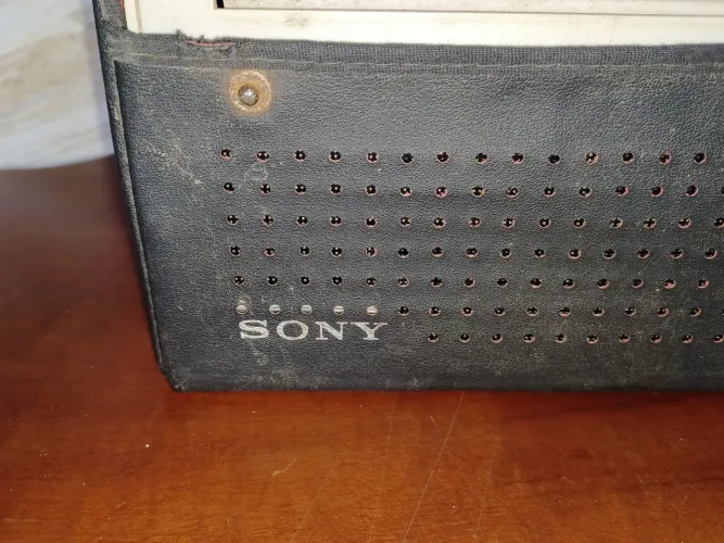 Maravilhoso e antigo gravador SONY. N ao testado.