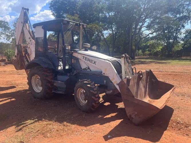 RETROESCAVADEIRA 4x4 TRATOR TROCA JCB CATERPILLAR NEW HOLLAND JHONDEERE